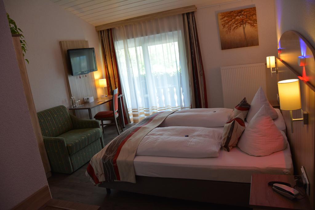 Alpina Hotel Rosenheim Bagian luar foto