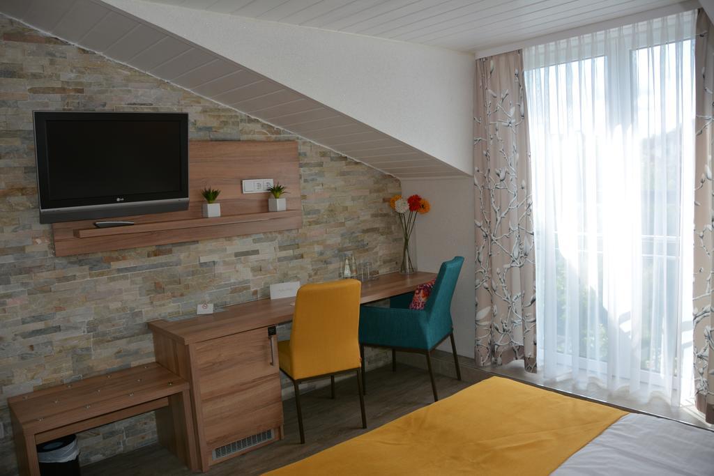 Alpina Hotel Rosenheim Bagian luar foto